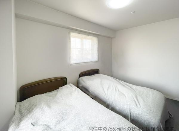 グリーンヒル大分駅前レジデンスの洋室|シンプルなデザインの洋室で落ち着いた雰囲気が魅力です。窓からやわらかな光が差し込む空間です。寝室や子供部屋としても利用できます。