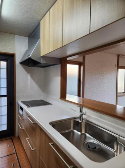 【キッチン】 | 龍ケ崎市藤ケ丘2丁目　中古戸建 | 料理をしながらでも、ご家族との会話を楽しめる対面式キッチン♪