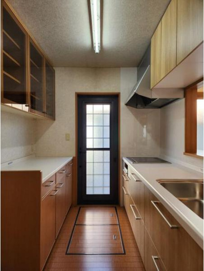 【キッチン】 | 龍ケ崎市藤ケ丘2丁目　中古戸建 | 備え付け収納で、スッキリお片付け！