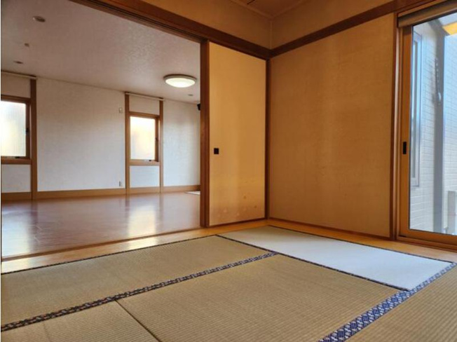 【和室】 | 龍ケ崎市藤ケ丘2丁目　中古戸建 | リビング横には、お子様の遊び場にもなる和室が隣接。小さなお子さまにはフローリングよりもやわらかい畳の方が安心です♪