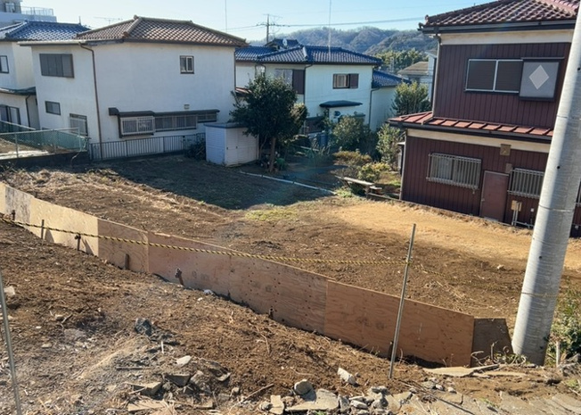 【外観】 | 土地購入を検討されている場合、境界杭がない状態で購入してしまうと境界確定測量をする必要があり、費用がかかります。購入の前に、売主、隣土地所有者立ち合いのもと境界を確定し境界杭を設置するのがベストです。