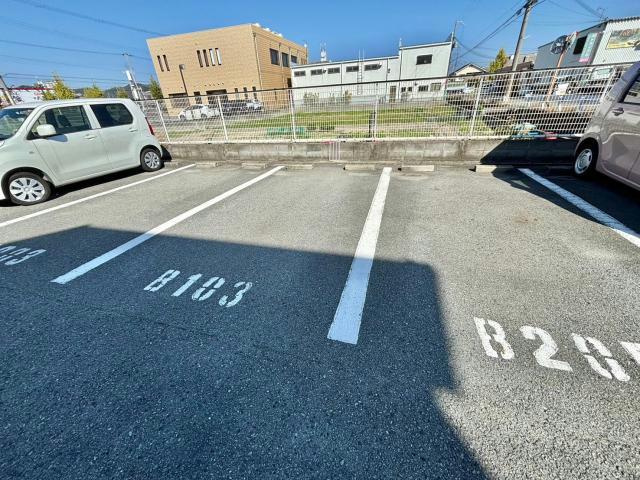 ハートランド　B棟の駐車場