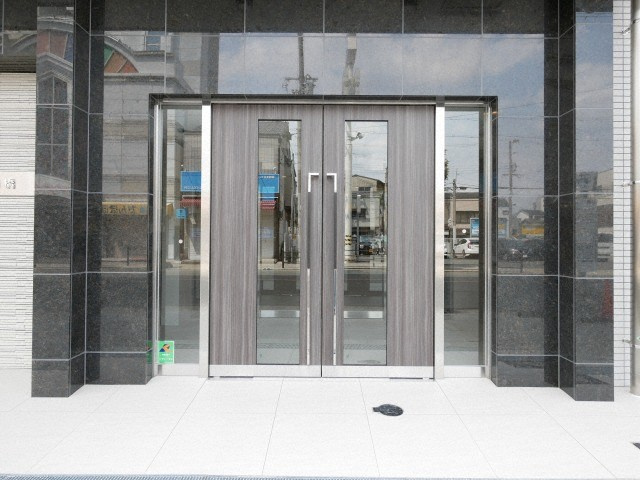 グランデュール鶴橋のエントランス