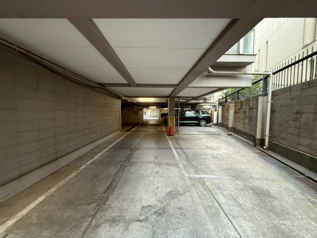 ビラ・ビアンカ　701の駐車場