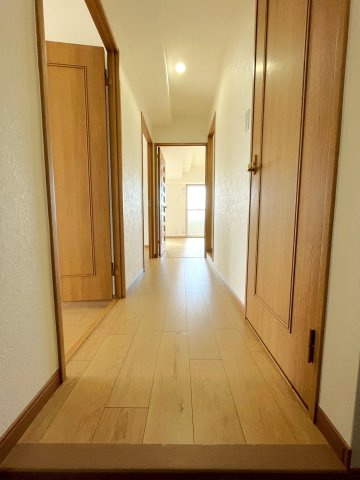 ◆２０２５年１０月リフォーム完了◆京阪本線『淀』駅徒歩４分◆収納豊富◆ディオ・フェルティ淀桂川のその他|廊下