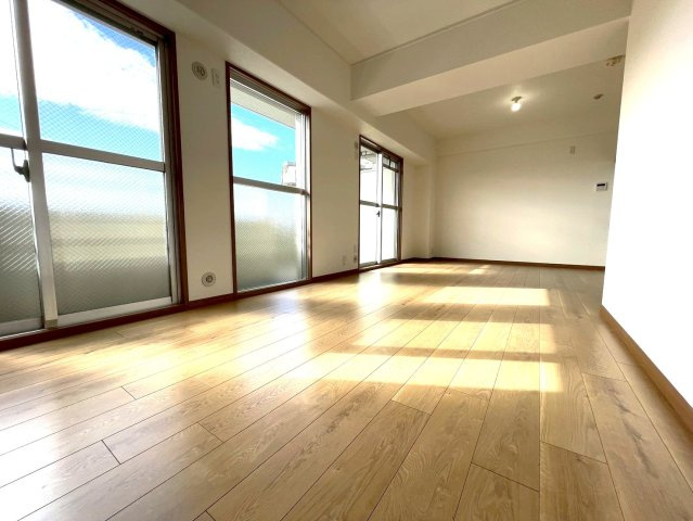 ◆２０２５年１０月リフォーム完了◆京阪本線『淀』駅徒歩４分◆収納豊富◆ディオ・フェルティ淀桂川の居間・リビング|リビング