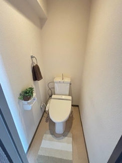 【トイレ】 | 西区西観音町【ライオンズマンション平和大通り第２】 | シンプルなデザインはお掃除やしやすく衛生的。温水洗浄便座付き☆