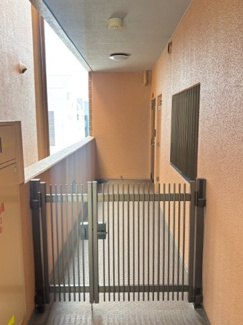 【玄関】 | 西区西観音町【ライオンズマンション平和大通り第２】 | 玄関通ずるプライベートポーチ♪
