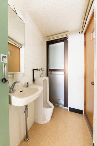 奈良市般若寺町  夏特売　店舗付テラスハウス♪の洗面所|店舗トイレと手洗い
