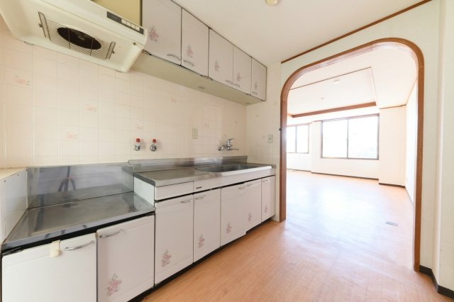奈良市般若寺町  夏特売　店舗付テラスハウス♪のキッチン|居住階の水回り