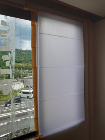 奈良市般若寺町  夏特売　店舗付テラスハウス♪の洋室|★３階小窓が破損しておりますが、売主免責にて、買主にて復旧頂く前提です。