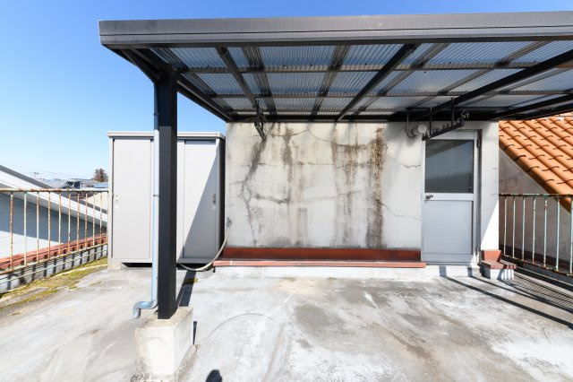 奈良市般若寺町  夏特売　店舗付テラスハウス♪のバルコニー|屋上