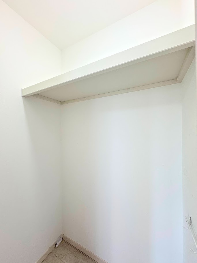 戸塚区戸塚町　中古戸建のその他|◆家族が集い、リラックスしてくつろぐリビングは、いつも居心地よく整えておきたいもの。雑多なものを隠してくれる「リビング収納」もあります！