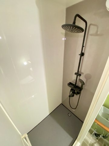 【シャワールーム】