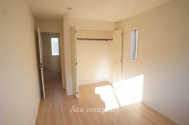 【子供部屋】 | 東大阪市稲田本町1丁目　【4号棟/全5棟】 | 【2階：洋室6帖】クローゼット完備です♪