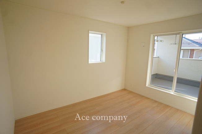 【子供部屋】 | 東大阪市稲田本町1丁目　【4号棟/全5棟】 | 【2階：洋室6.5帖】バルコニーに出入りできます☆