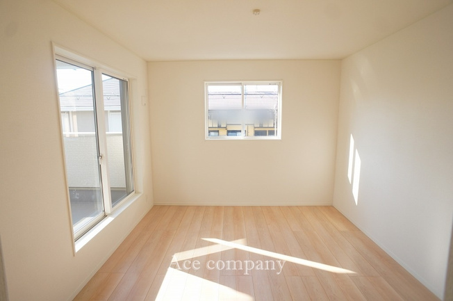 【寝室】 | 東大阪市稲田本町1丁目　【4号棟/全5棟】 | 【2階：洋室7.7帖】バルコニーに出入りできます☆