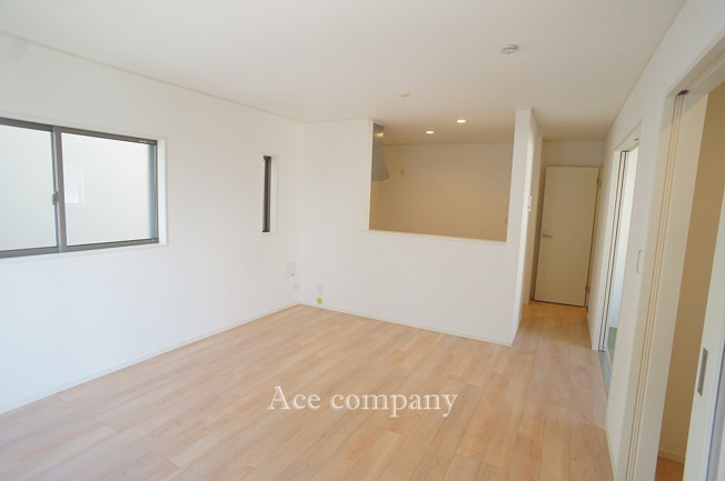 【居間・リビング】 | 八尾市新家町2丁目　【1号棟/全3棟】 | 【LDK：15帖】