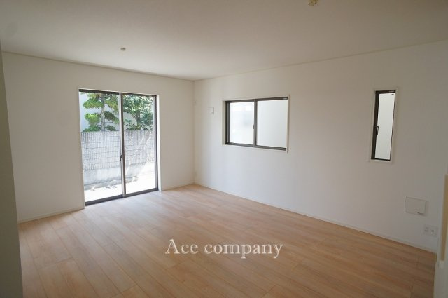 【居間・リビング】 | 八尾市新家町2丁目　【1号棟/全3棟】 | 【LDK：15帖】