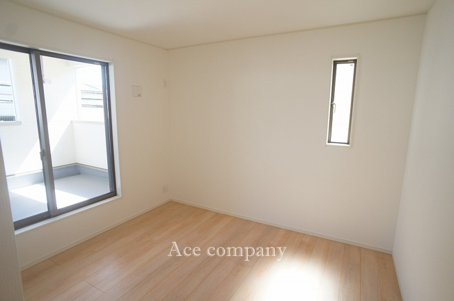 【子供部屋】 | 八尾市新家町2丁目　【1号棟/全3棟】 | 【2階：中央洋室6帖】バルコニーに出入りできます☆