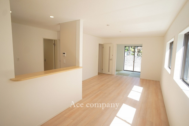 【居間・リビング】 | 八尾市新家町2丁目　【2号棟/全3棟】 | 【LDK：17帖】対面式のキッチンです♪