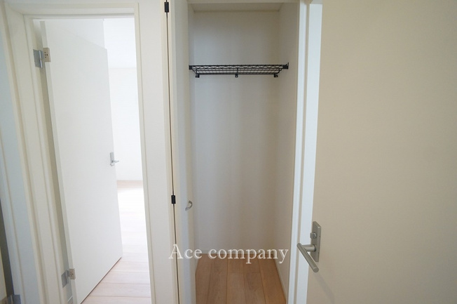 【収納】 | 八尾市新家町2丁目　【2号棟/全3棟】 | 2階、廊下にあるクローゼットです♪