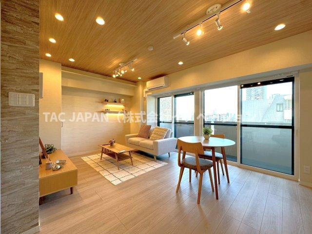 マンションアクロス西巣鴨の居間・リビング|【家具・エアコン付き販売】
日差しがふんだんに注ぐ上質なリビングを創造しました。万が一の不具合に対応したアフターサービス保証付きリノベーションでご入居後も安心サポート。