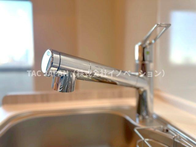 マンションアクロス西巣鴨のその他|【浄水シャワー栓】
水質をワンタッチで切換えられて場所を取らない浄水シャワー栓。