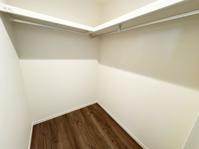 【収納】 | トラストステージ×カラーズ　富士見市針ヶ谷2丁目8期　全3棟 | 2階にはFCLを設けた収納力のあるお住まいです。
ご家族のお荷物が多くても安心ですね！