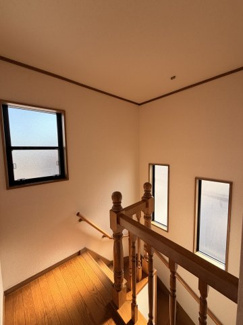 【内装】 | 安行領根岸　貸戸建 | 2階階段からみた室内です！