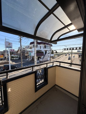 【バルコニー】 | 安行領根岸　貸戸建 | 暖かな日差しのふりそそぐバルコニー