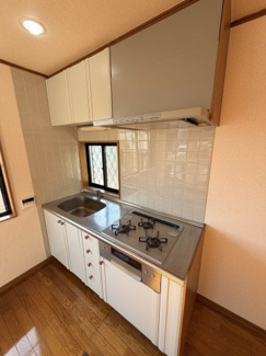 【キッチン】 | 安行領根岸　貸戸建 | 3口コンロでお料理しやすいキッチンです