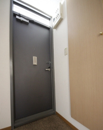 ヴィフォレストⅡの玄関