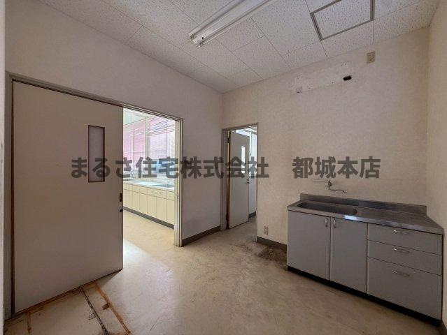 都城市高木町の店舗事務所