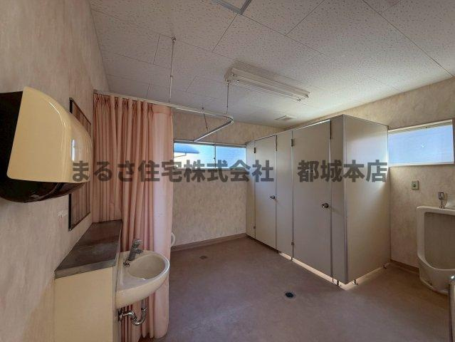 都城市高木町の店舗事務所