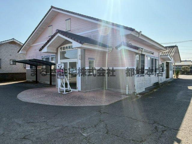 都城市高木町の店舗事務所の外観