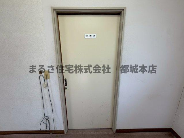 都城市高木町の店舗事務所
