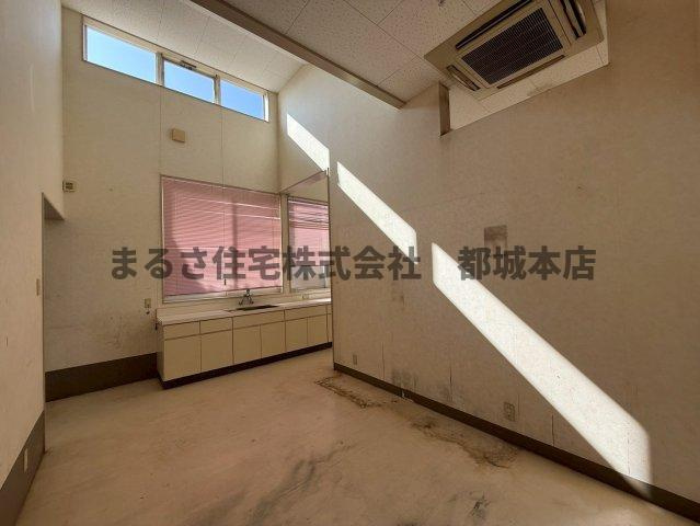 都城市高木町の店舗事務所