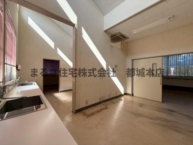 都城市高木町の店舗事務所