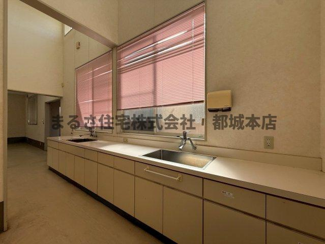 都城市高木町の店舗事務所