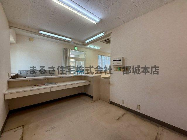 都城市高木町の店舗事務所
