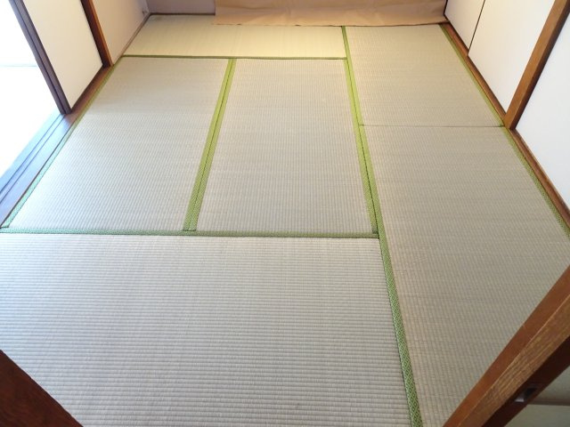 東前ビルの和室