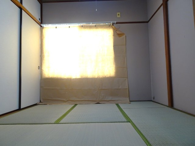 東前ビルの和室