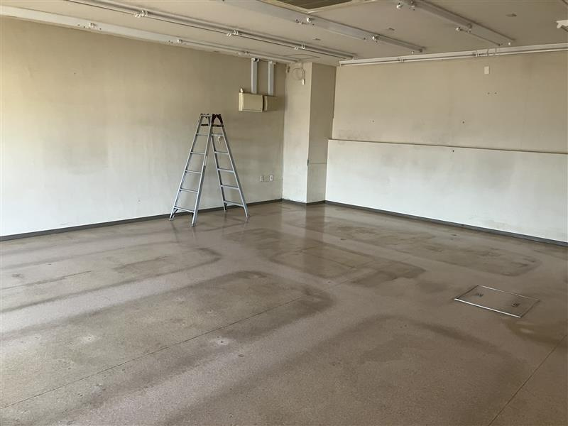 セレッサビルの駐車場