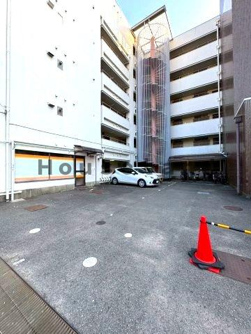 マンションあさもの駐車場