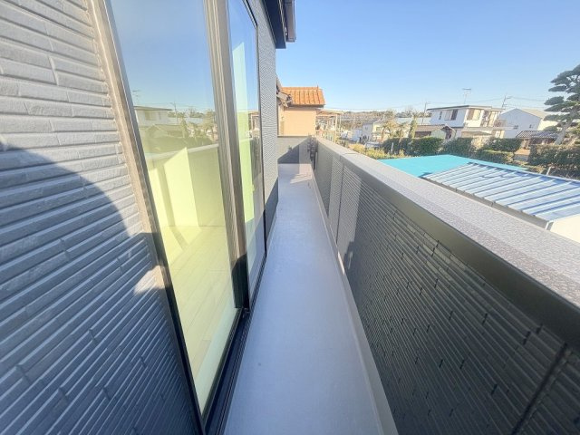 三郷市後谷　新築戸建　全1棟のバルコニー|南向きバルコニーにて日当たり良好