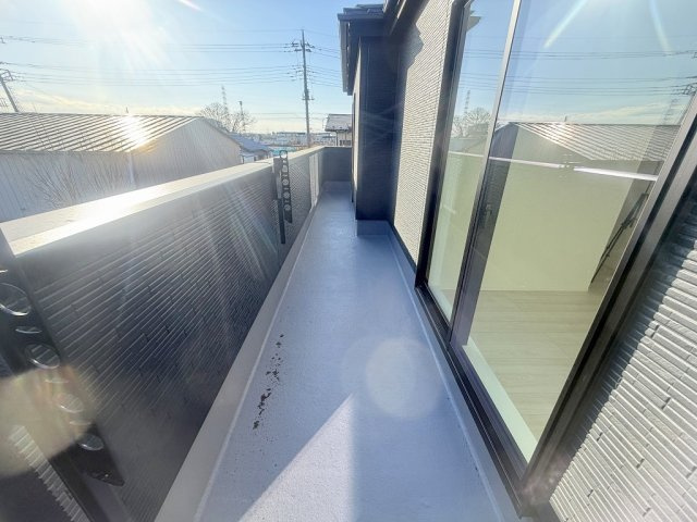 三郷市後谷　新築戸建　全1棟のバルコニー|南向きバルコニーにて日当たり良好