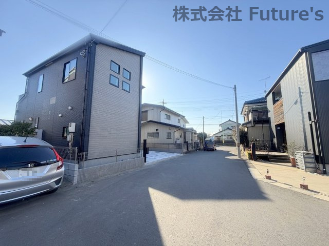 三郷市後谷　新築戸建　全1棟の前面道路含む現地写真|前面道路含む現地写真です。