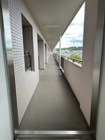 川崎市麻生区栗平２丁目の賃貸マンションのロビー