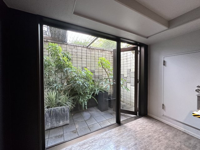 川崎市麻生区栗平２丁目の賃貸マンションのロビー